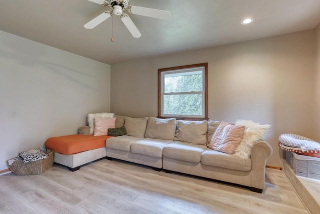 5890 Lakeview DRIVE, Greendale, WI 53129