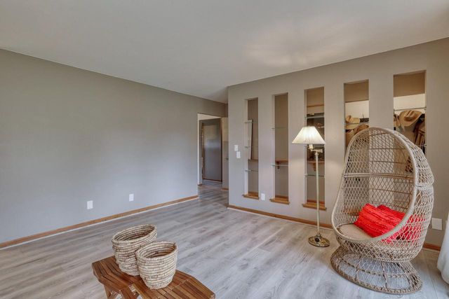 5890 Lakeview DRIVE, Greendale, WI 53129