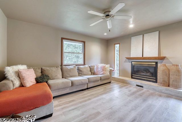 5890 Lakeview DRIVE, Greendale, WI 53129