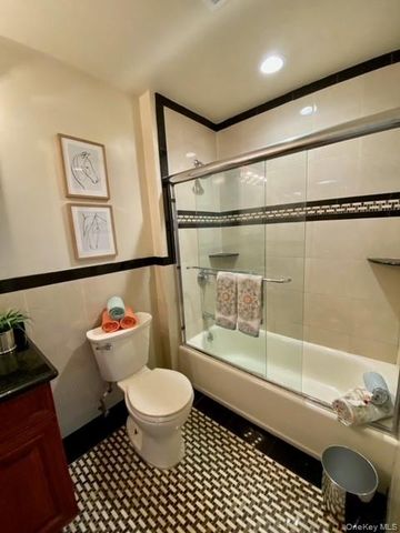 1307 Vista View Drive 1307, Farmingville, NY 11738