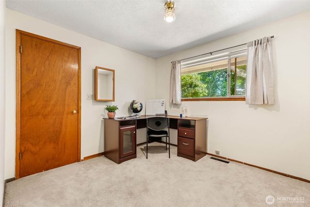 1735 E 65th Street, Tacoma, WA 98404