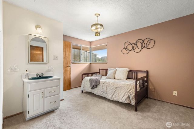 1735 E 65th Street, Tacoma, WA 98404