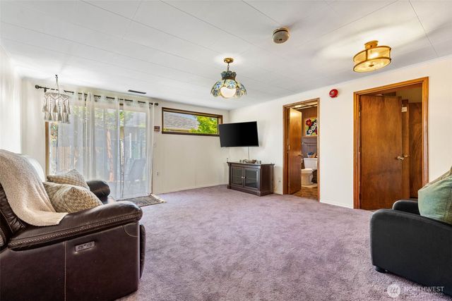 1735 E 65th Street, Tacoma, WA 98404