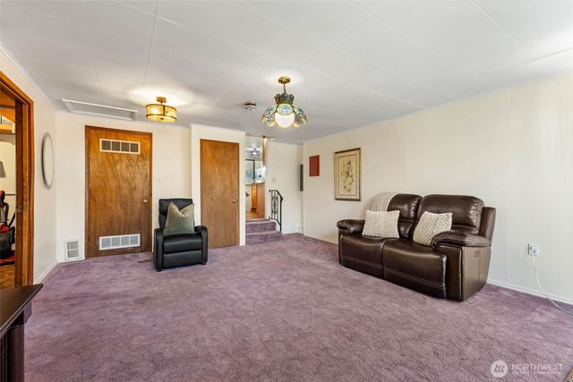 1735 E 65th Street, Tacoma, WA 98404