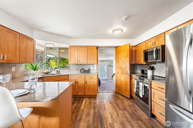 1735 E 65th Street, Tacoma, WA 98404