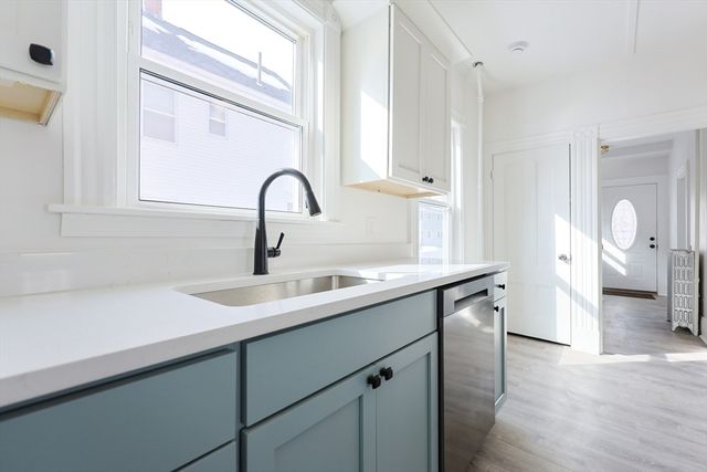 92 Alexander St, Framingham, MA 01702