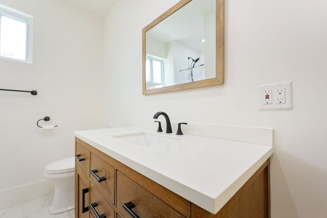 92 Alexander St, Framingham, MA 01702