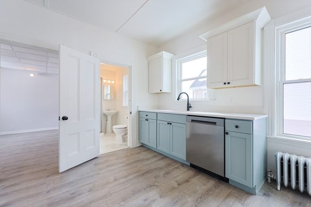 92 Alexander St, Framingham, MA 01702