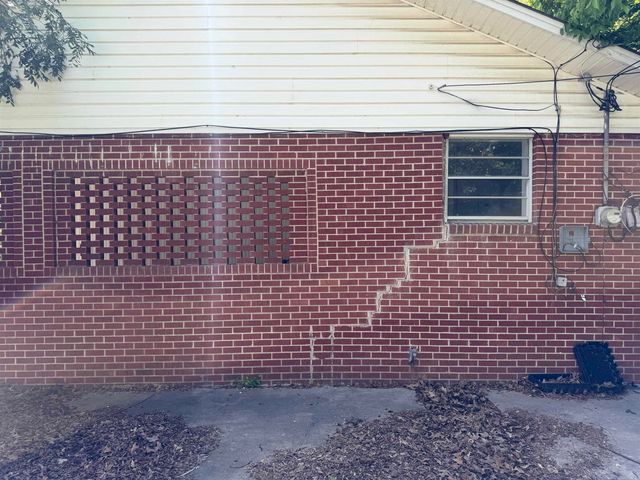 718 W Cross St, Dewitt, AR 72042