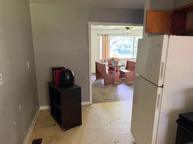 718 W Cross St, Dewitt, AR 72042