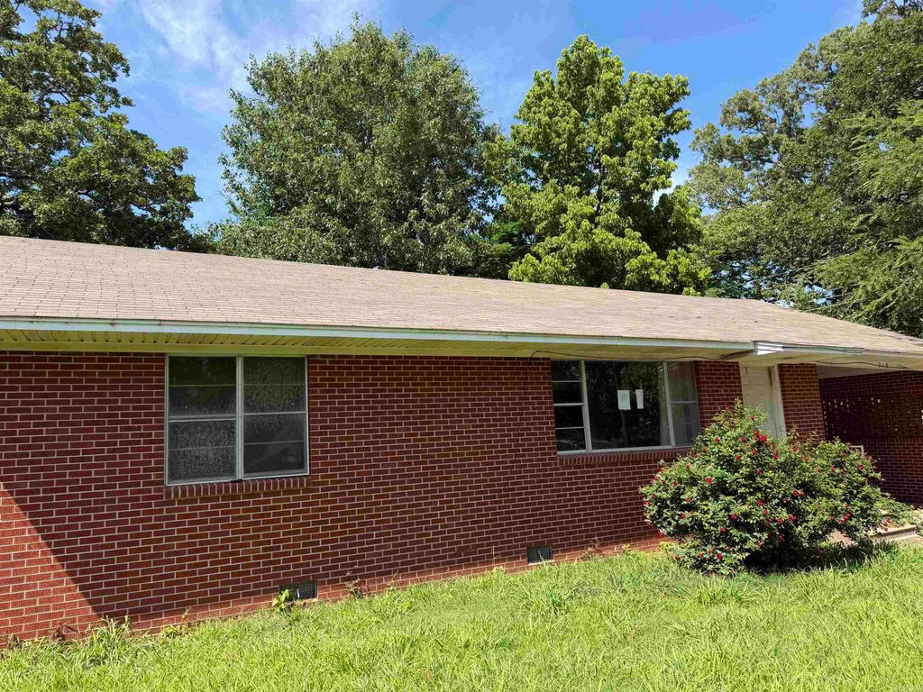 718 W Cross St, Dewitt, AR 72042