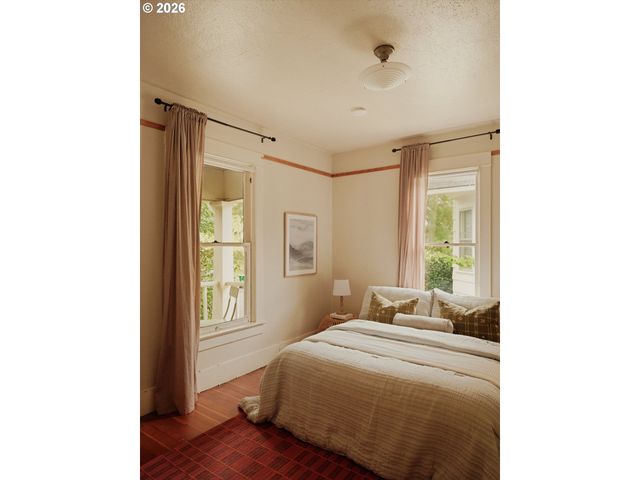 2235 Se BROOKLYN St, Portland, OR 97202