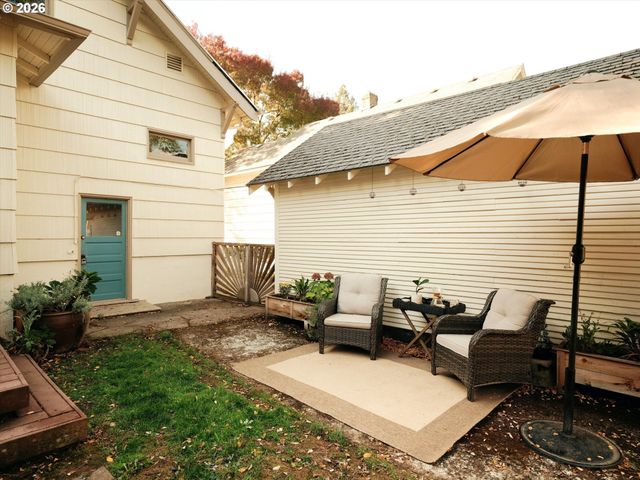 2235 Se BROOKLYN St, Portland, OR 97202