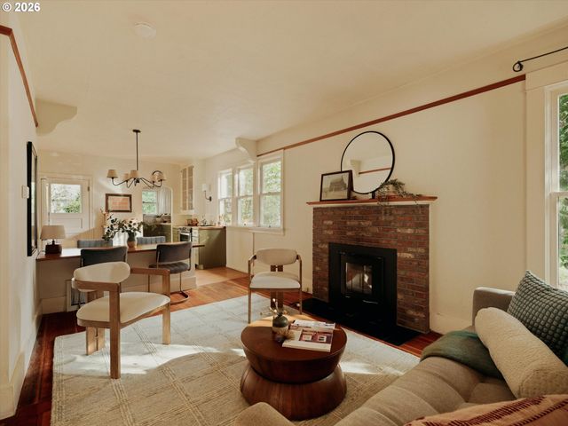 2235 Se BROOKLYN St, Portland, OR 97202