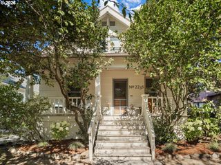 2235 Se BROOKLYN St, Portland, OR 97202