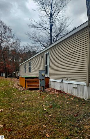 1265 Channel Way, Gladwin, MI 48624