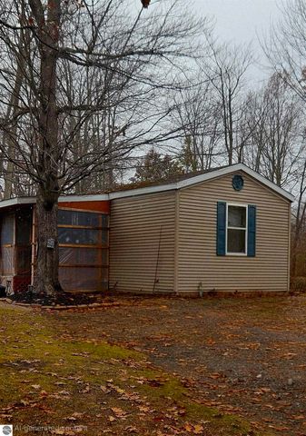 1265 Channel Way, Gladwin, MI 48624