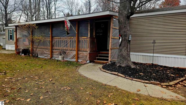 1265 Channel Way, Gladwin, MI 48624