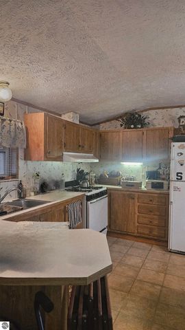 1265 Channel Way, Gladwin, MI 48624