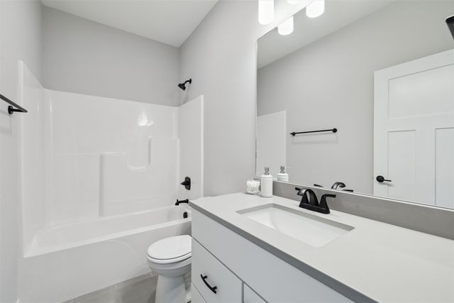 4653 177th Street, Urbandale, IA 50323