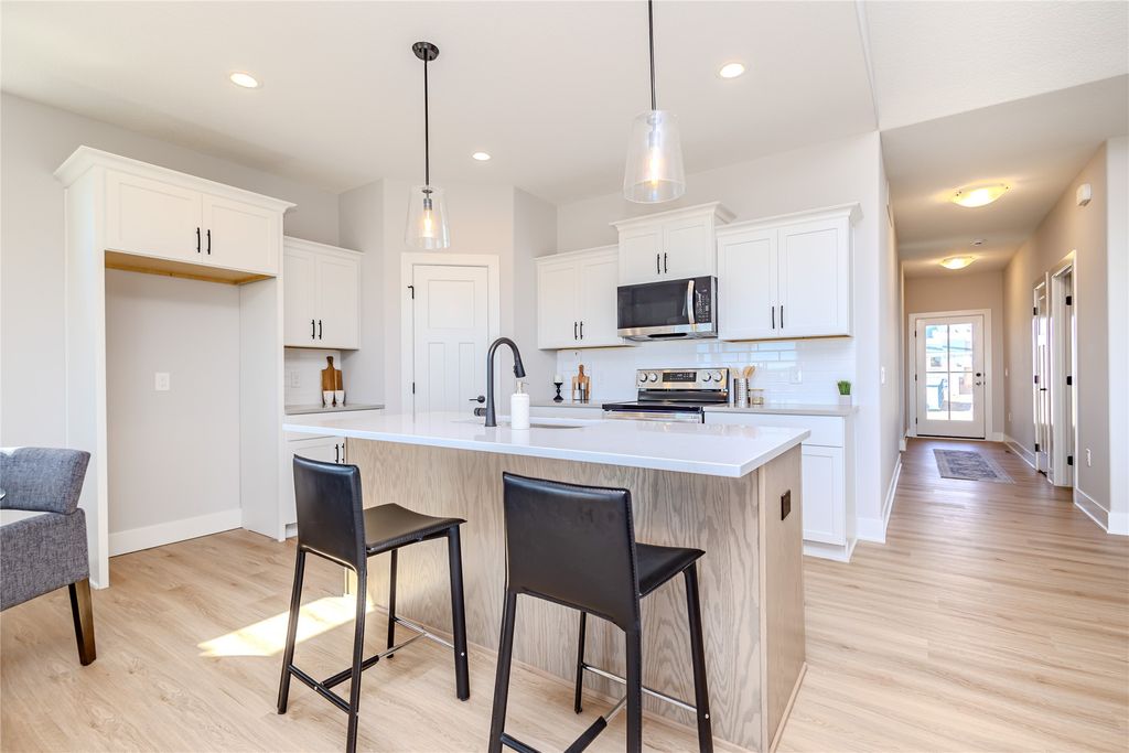 4653 177th Street, Urbandale, IA 50323