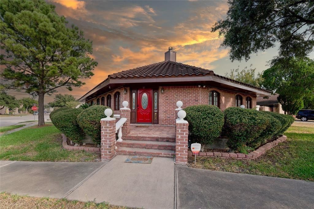 6303 Lugary Drive, Houston, TX 77036