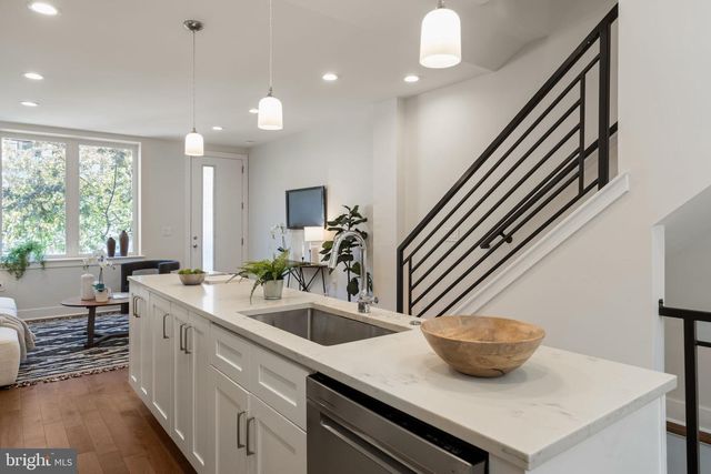 1125 S 24TH ST, Philadelphia, PA 19146