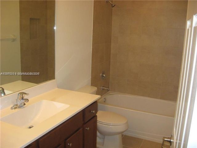 16585 SW 42nd Way 16585, Miami, FL 33185