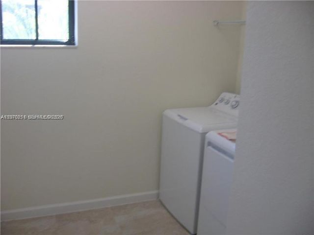 16585 SW 42nd Way 16585, Miami, FL 33185