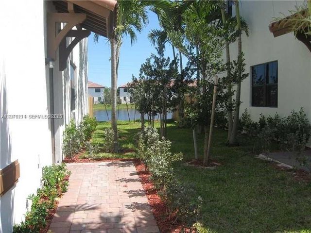 16585 SW 42nd Way 16585, Miami, FL 33185