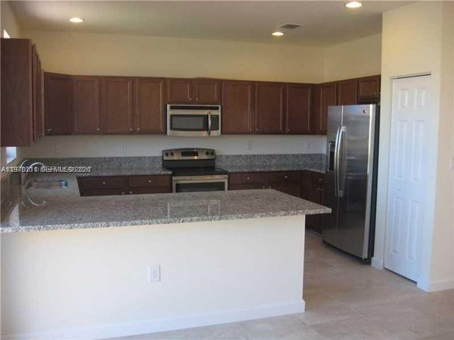 16585 SW 42nd Way 16585, Miami, FL 33185