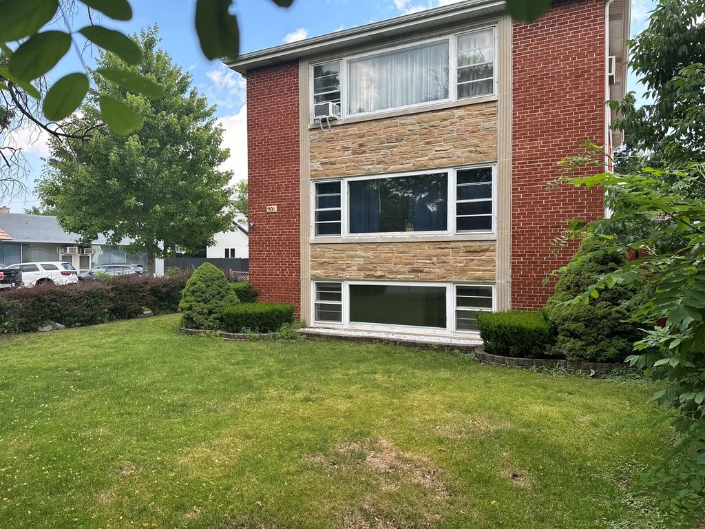 701 S La Grange Road, La Grange, IL 60525