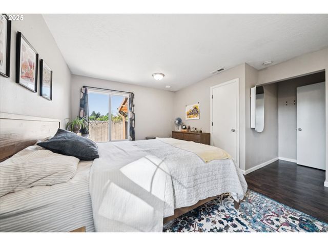 2405 Se 84TH Ave, Portland, OR 97216