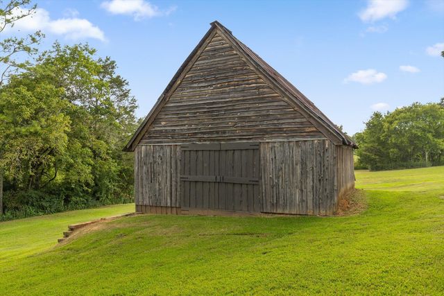 1020 Thomas Road, Benton, TN 37307