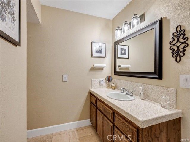 13088 Modoc Court, Apple Valley, CA 92308