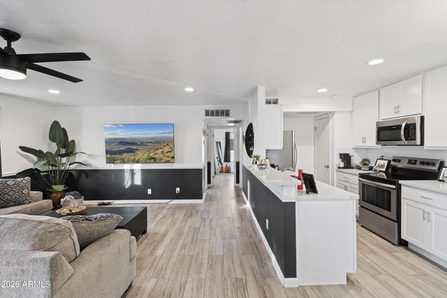 756 E EUGIE Avenue, Phoenix, AZ 85022