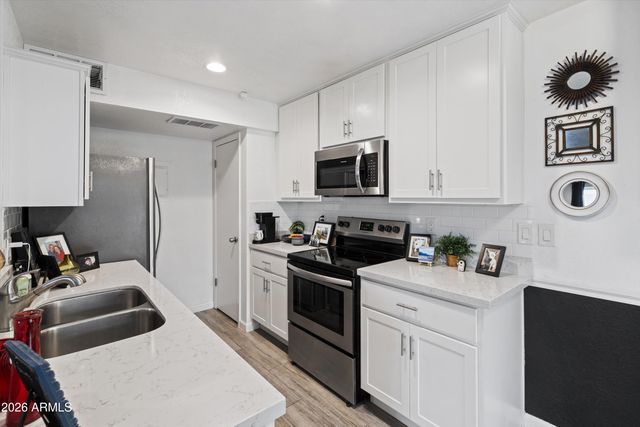 756 E EUGIE Avenue, Phoenix, AZ 85022