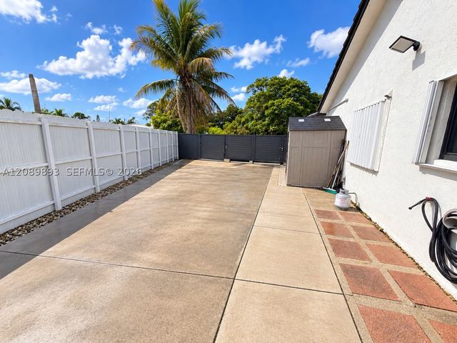 20743 SW 128 Ct, Miami, FL 33177