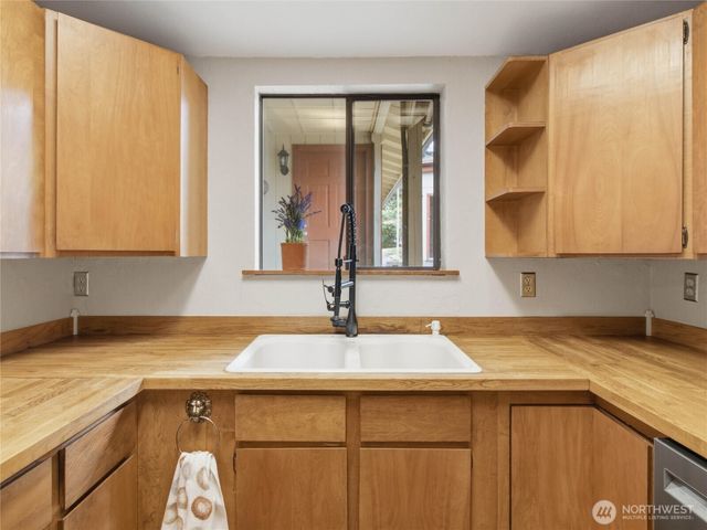 7836 Tanwax Drive SE, Olympia, WA 98513