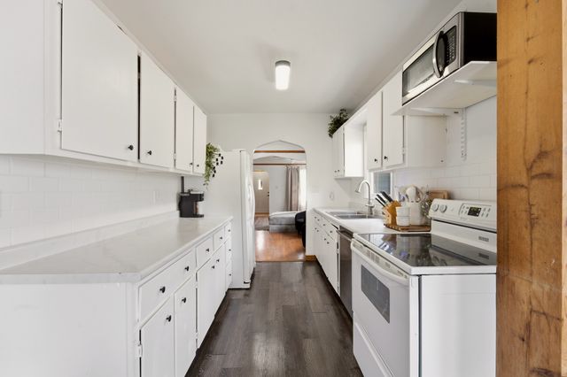 3310 E 12th Street, Des Moines, IA 50316