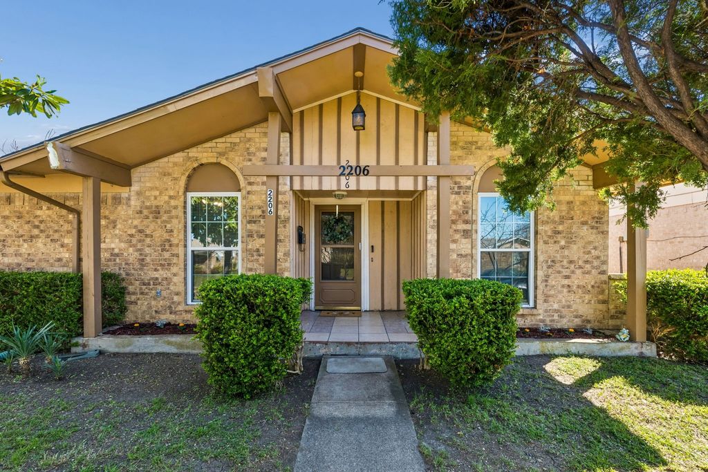 2206 Richbrook Drive, Garland, TX 75044