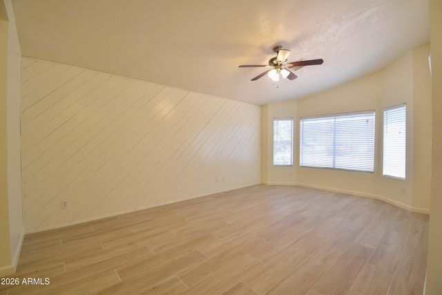 5570 W Becker Lane, Glendale, AZ 85304
