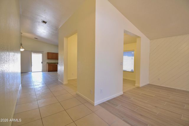 5570 W Becker Lane, Glendale, AZ 85304