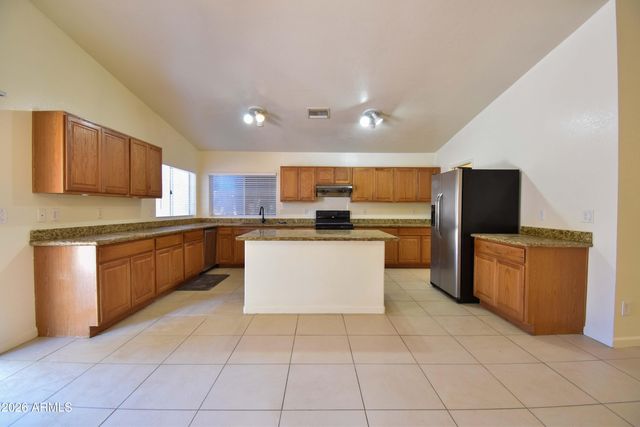 5570 W Becker Lane, Glendale, AZ 85304