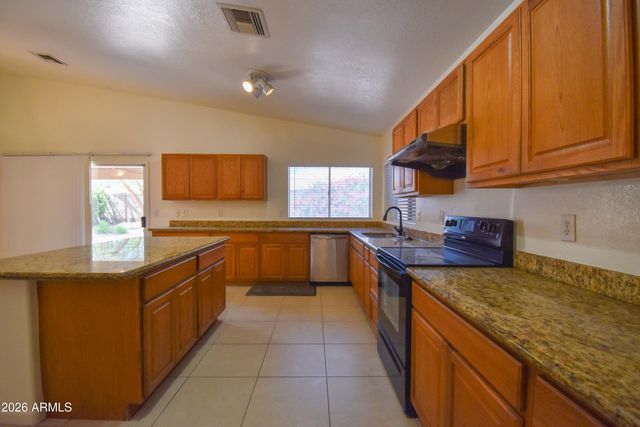 5570 W Becker Lane, Glendale, AZ 85304
