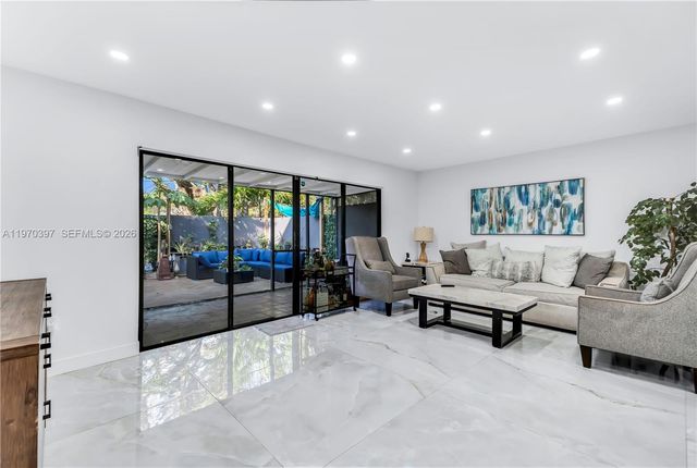 3321 Simms St 13B, Hollywood, FL 33021