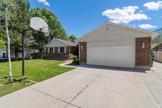 11119 S LONDONDERRY DR, Sandy, UT 84092
