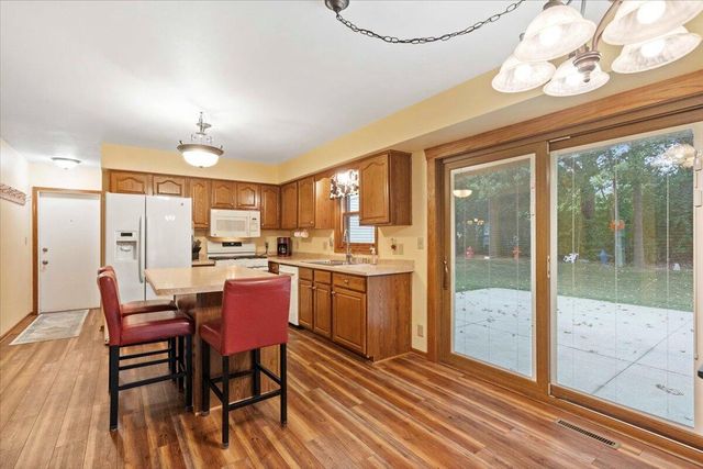 8780 W Lake Pointe DRIVE, Franklin, WI 53132