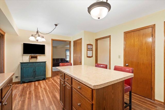 8780 W Lake Pointe DRIVE, Franklin, WI 53132
