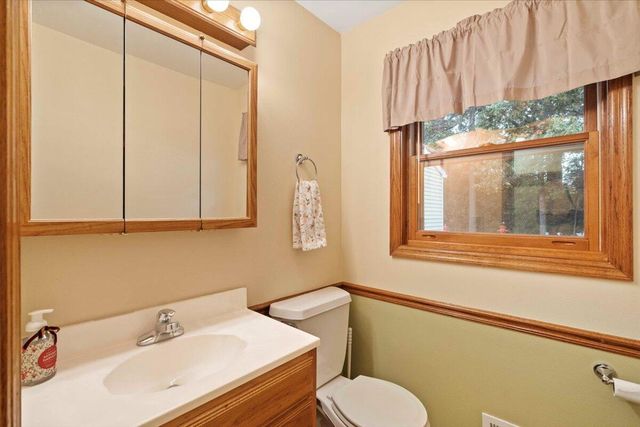 8780 W Lake Pointe DRIVE, Franklin, WI 53132